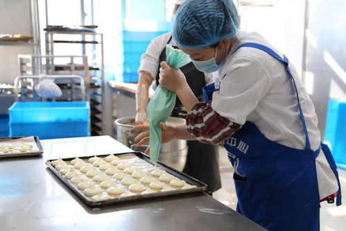 交流促提升！合肥工業大學飲食服務中心赴我校糕點廠調研學習